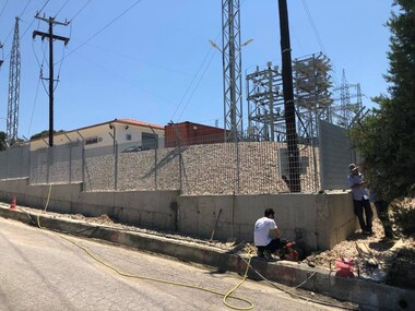 Ανοίγματα 130 οπών φ250 και φ150 σε τοιχίο για αποστράγγιση σε καινούργιο υποσταθμό της Voltera